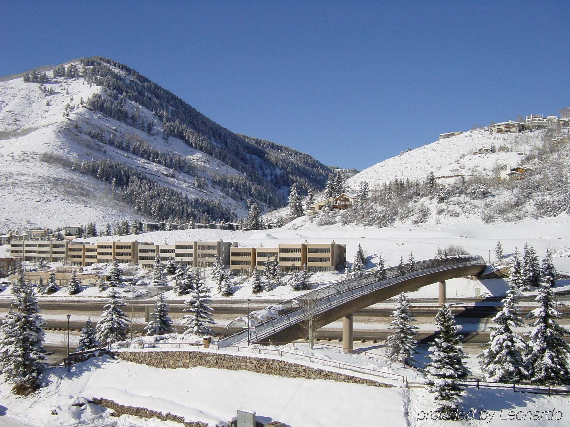 Sun Vail Aparthotel Bagian luar foto